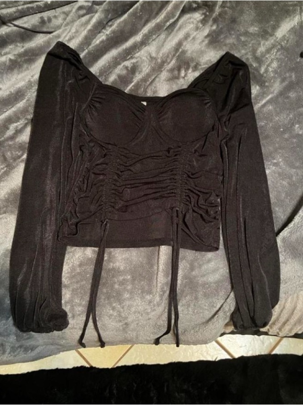 Black Ruched Long-Sleeve Crop Top - Women